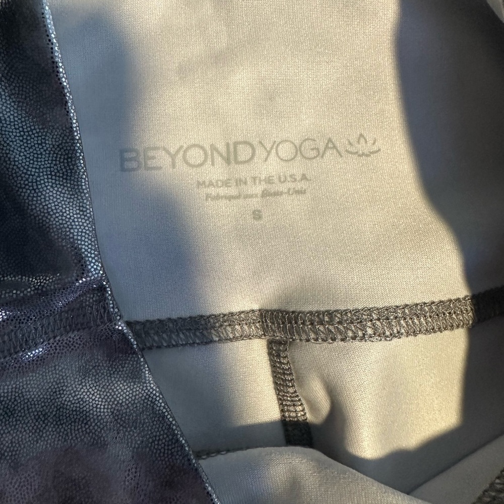 Beyond Yoga Metallic Silver Activewear Set NWT - Picture 6 of 9